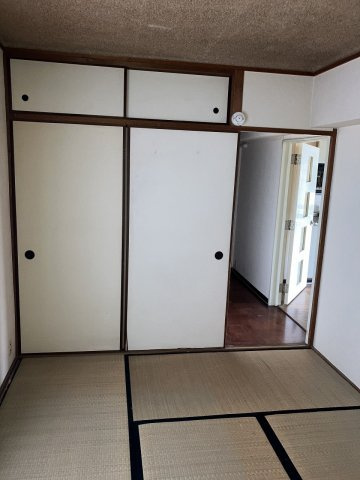 山科音羽マンションA棟の和室|和室約6帖