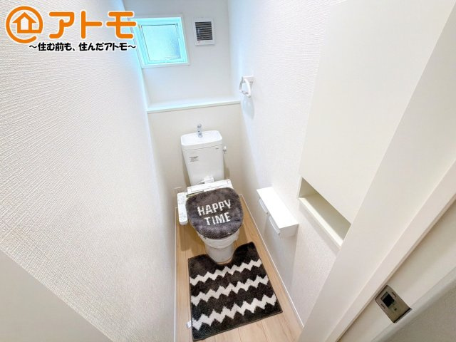 【トイレ】 | 田方郡函南町柏谷　新築一戸建て　4号棟 | 窓があり換気もすぐにできる、清潔感のあるトイレです♪