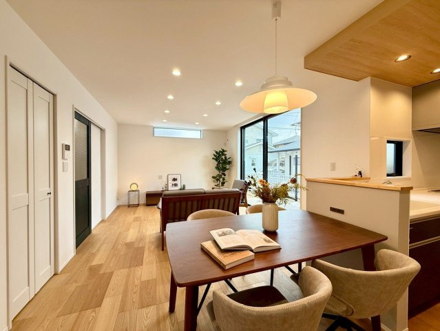 久留米市藤山町　新築戸建の居間・リビング