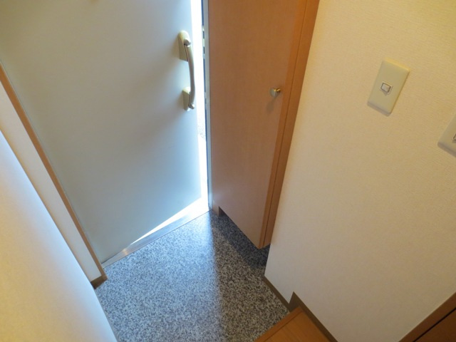 ヴィレッジフィールド彩の玄関