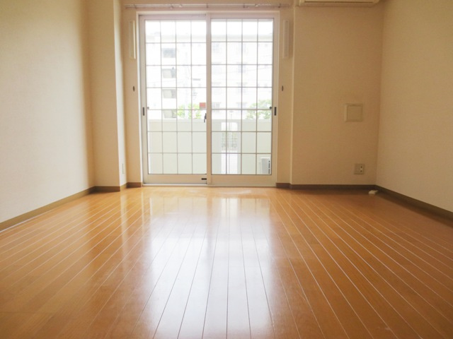 ヴィレッジフィールド彩の居間・リビング