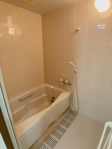 ロイヤルヒルズ山代参番館の浴室