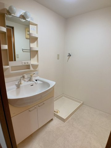 ロイヤルヒルズ山代参番館の洗面所