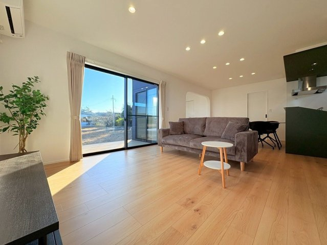 久留米市荒木町白口　新築戸建の居間・リビング