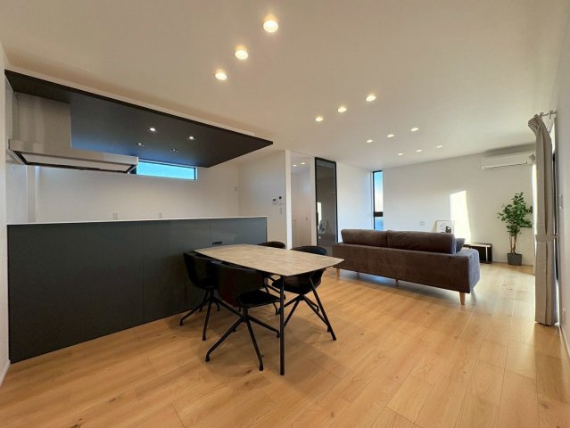 久留米市荒木町白口　新築戸建の居間・リビング