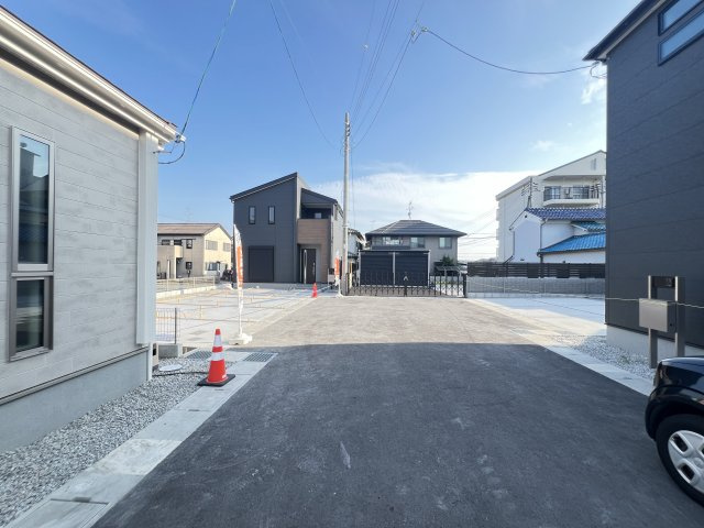 大和高田市西坊城第9期の前面道路含む現地写真