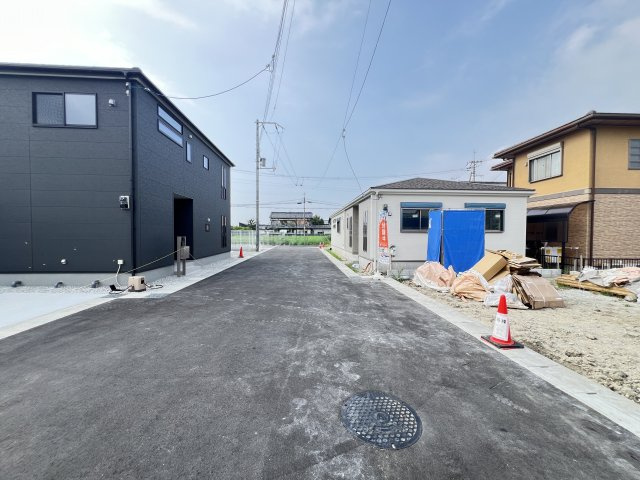 大和高田市西坊城第9期の前面道路含む現地写真
