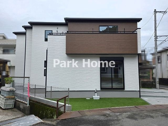 高知市神田 -7期1棟- 新築戸建ての前面道路含む現地写真