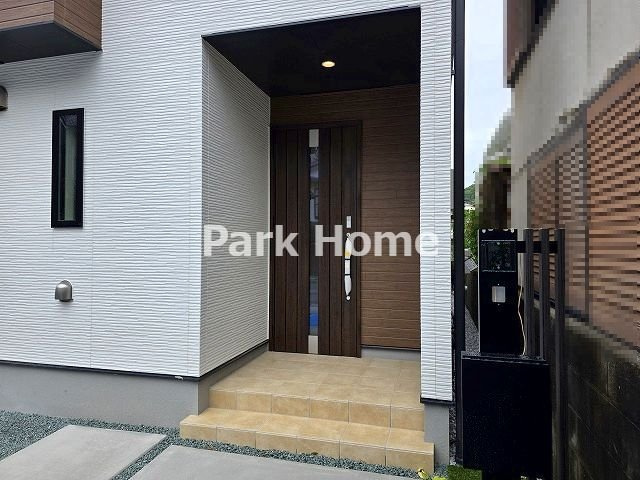 高知市神田 -7期1棟- 新築戸建ての玄関