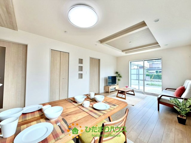 羽生市南羽生1丁目　新築一戸建て　の居間・リビング|家具配置が楽しみです！