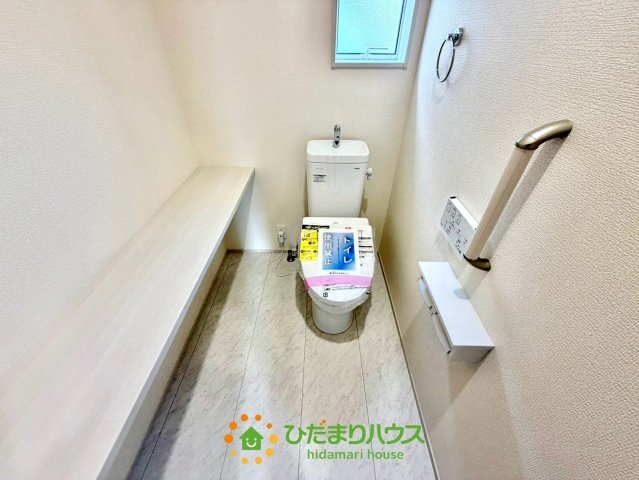 羽生市南羽生1丁目　新築一戸建て　のトイレ|インテリア飾りなど棚あり！