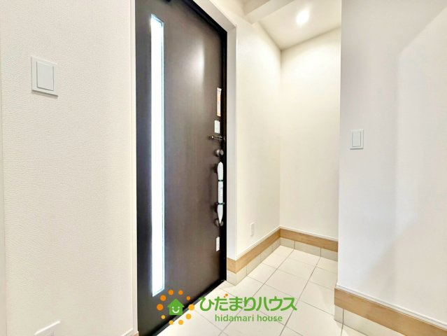 羽生市南羽生1丁目　新築一戸建て　の玄関|開放的な玄関です！