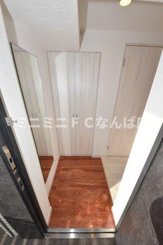 プレジオ松屋町の玄関