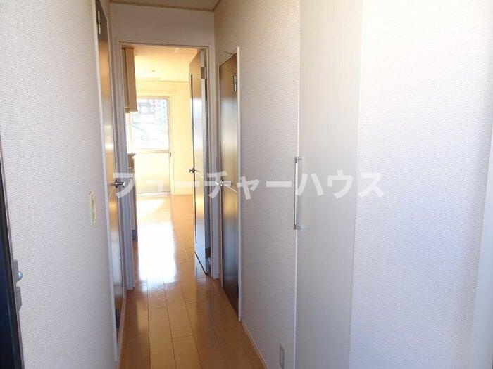 オーヴェル末広の玄関