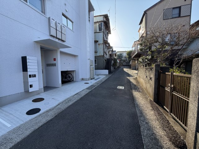 熱海市　下多賀の外観|接道道路