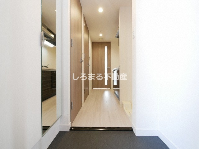 プレサンス天神橋筋六丁目ヴォワールの玄関