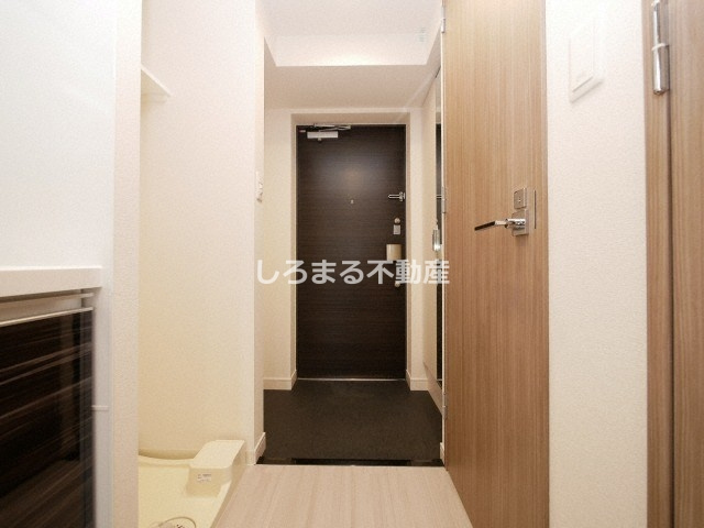 プレサンス天神橋筋六丁目ヴォワールの玄関