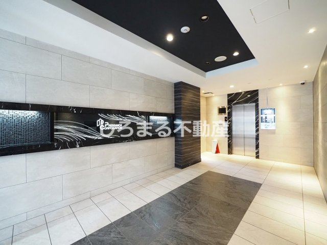 プレサンス天神橋筋六丁目ヴォワールのロビー