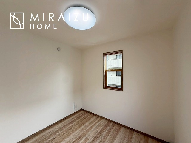 【洋室】 | 平日・休日問わず、いつでもご見学が出来ます♪☆実際に見て、触れて感じる安心のお住まい探しを体験して下さい♪☆物件情報だけでなく、地域の特色などなどエリア情報もお伝え出来たら嬉しいです♪
