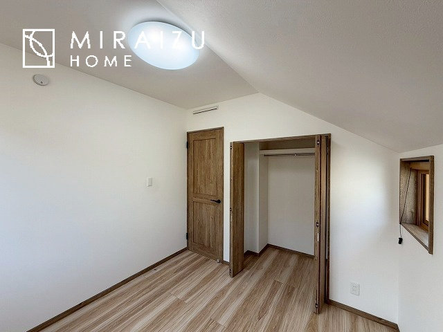 【内装】 | ご家族様のプライベート空間が確保できる素敵な間取りです。また敷地ゆったりですので、おうち時間を楽しむのにもぴったりですね♪
