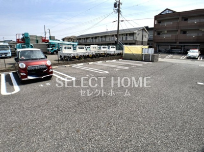 【駐車場】 | コンフォルトⅡ | 駐車場に車を止められます