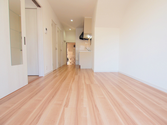 ロイヤルヴィラ向洋 Aの居間・リビング