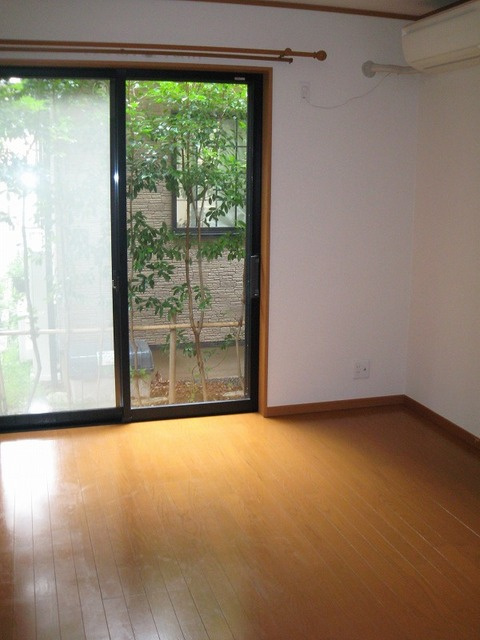 鎌倉市台３丁目戸建の居間・リビング