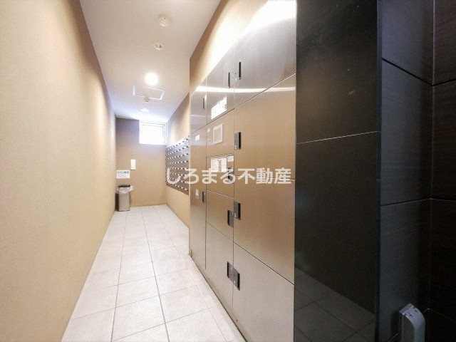 プレサンス天満橋アンジェのロビー