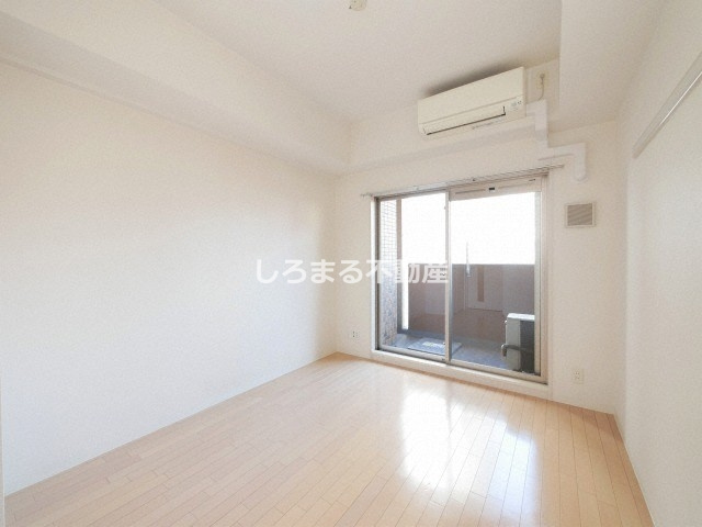 プレサンス天満橋アンジェの居間・リビング