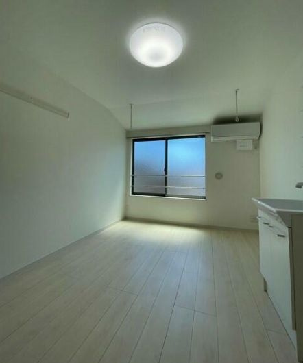 オーシャンビーチの寝室|フローリングでお掃除もラクラク♪（同一仕様写真）