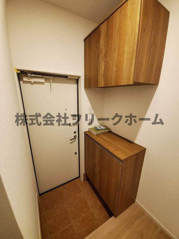 小金井市東町２丁目のアパートの玄関