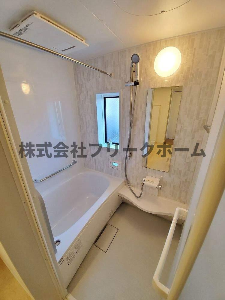 小金井市東町２丁目のアパートの浴室