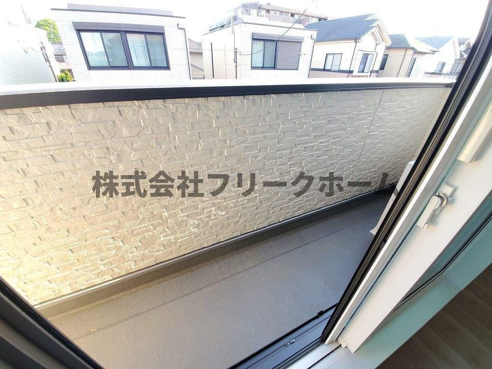 小金井市東町２丁目のアパートのバルコニー