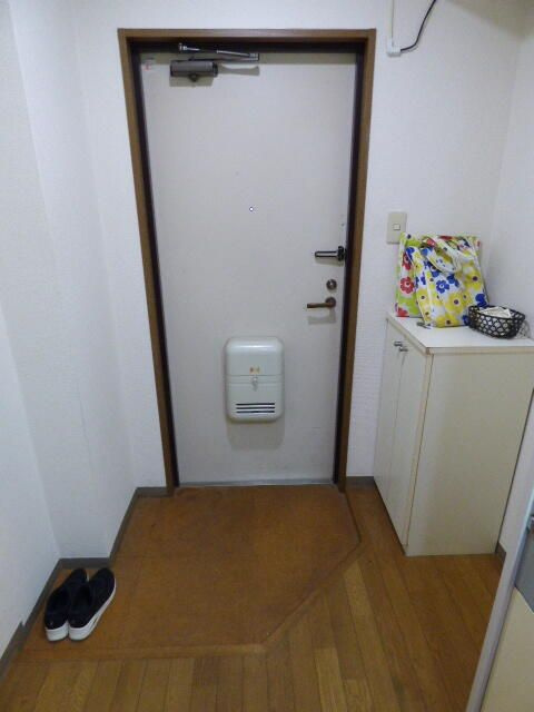 サンライズ三番館の玄関|他部屋参考写真