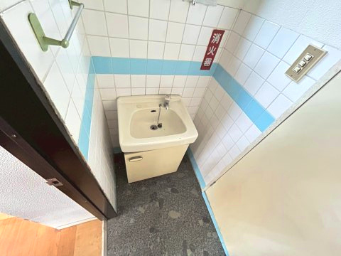 籠田町　丸万ビルの洗面所