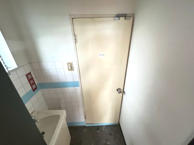 籠田町　丸万ビルの内装