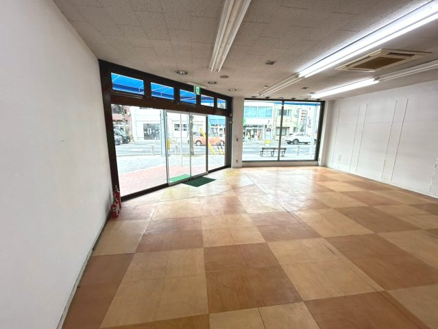 籠田町　丸万ビルの内装