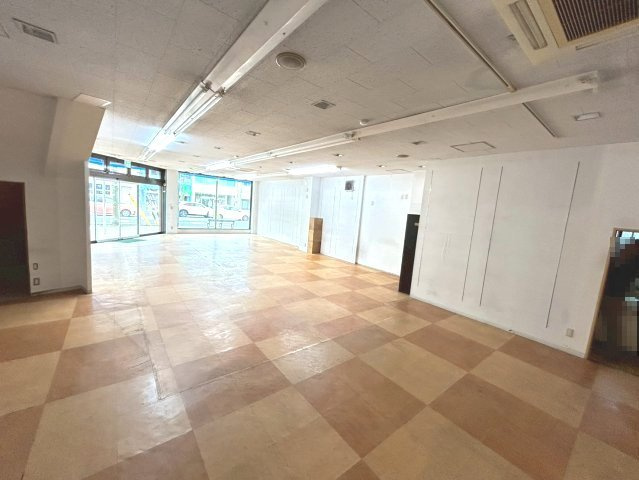 籠田町　丸万ビルの内装