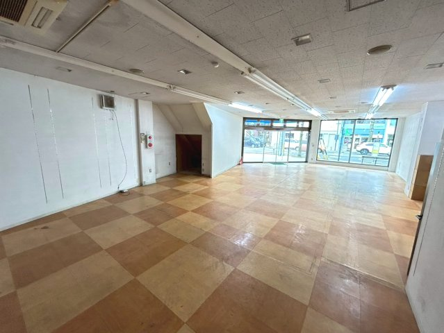 籠田町　丸万ビルの内装