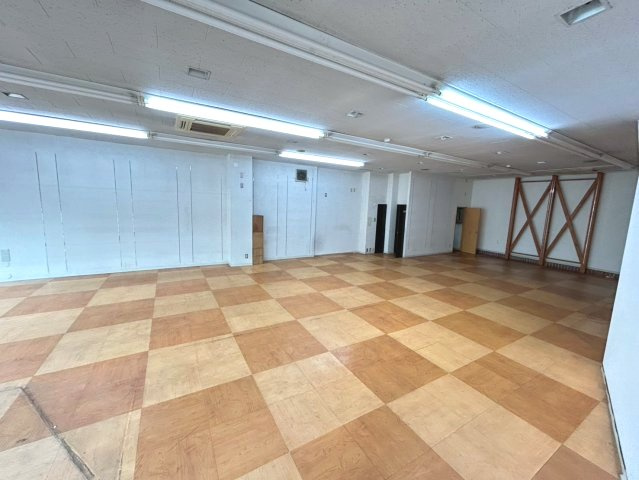 籠田町　丸万ビルの内装