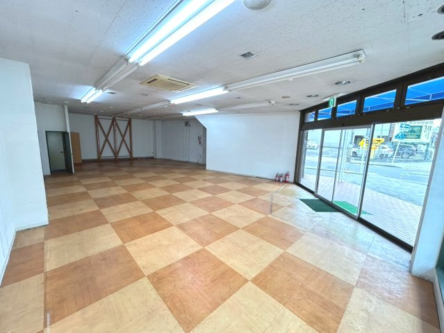 籠田町　丸万ビルの内装