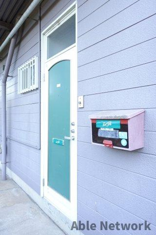 コーポさざなみの玄関