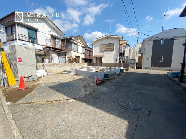 【前面道路含む現地写真】 | プライバシー性と開放感を高める住環境。陽当たりの良い開かれたロケーションを活かし、心地よい暮らしをプランニング

