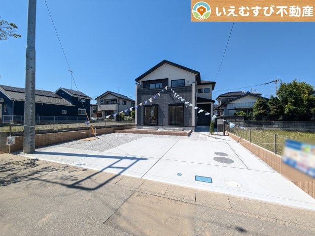 BLOOMING GARDEN　羽生市南羽生1丁目の駐車場|並列3台駐車可能なゆとりのカースペース
複数台車をお持ちでも、お友達が遊びに来てもゆとりの駐車スペース！