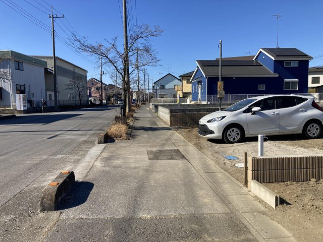 BLOOMING GARDEN　羽生市南羽生1丁目の前面道路含む現地写真