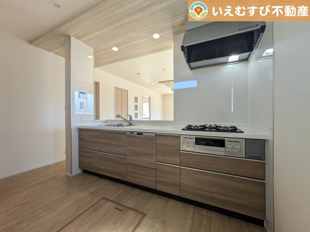 BLOOMING GARDEN　羽生市南羽生1丁目のキッチン|食器洗乾燥機付で忙しいママをサポート
洗い物時間が短縮できて、その分家族や自分の時間が増えますね♪