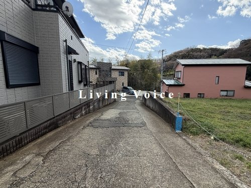 【仲介手数料０円】伊勢原市上粕屋　土地（売地）建築条件なしの前面道路含む現地写真|【仲介手数料０円】伊勢原市上粕屋　土地（売地）建築条件なし