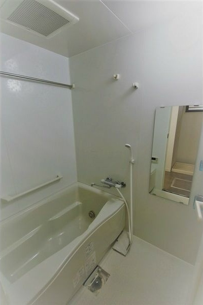 BSレジデンス栄(旧グランルージュ栄)の浴室