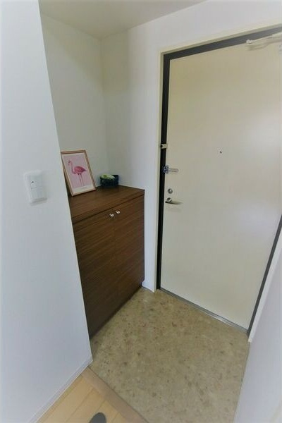 BSレジデンス栄(旧グランルージュ栄)の玄関