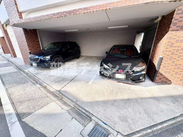 プラウランド名駅の駐車場